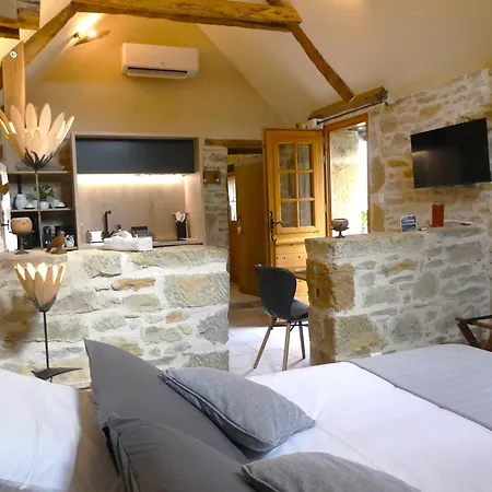 Natur'ailes, Le Hameau Du Quercy, Romantique, Campagne, Piscine Naturelle * Frontenac (Lot)